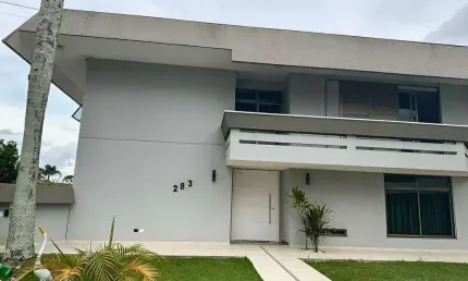 Casa no Jardim Social  alto Padrão - 6 Quartos, 4 Suítes, Piscina e Amplo Terreno