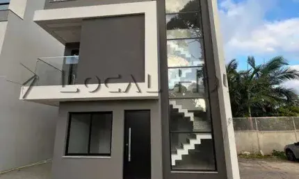 Sobrado à venda em Curitiba, Uberaba, com 3 quartos, 132m²