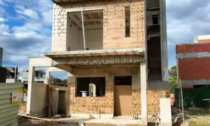Sobrado de Alto Padrão  no Condomínio Vivendas do Parque – Santa Cândida