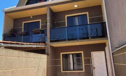 Sobrado à venda em Curitiba, Sítio Cercado, com 3 quartos, 121m²