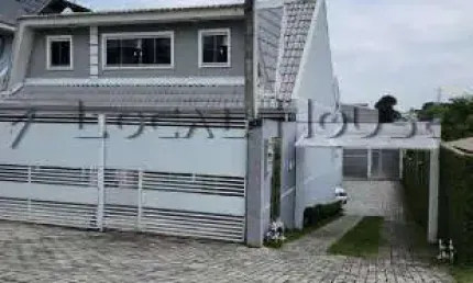 Sobrado à venda em Curitiba, Sítio Cercado, com 3 quartos, 70m²