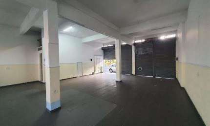 Salão Comercial para Locação em Guarulhos, Cocaia, 2 banheiros