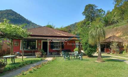Casa Linear com Lindo Quintal, 6.500 m2, Piscina, Área Gourmet, Serrinha, Teresópolis, RJ