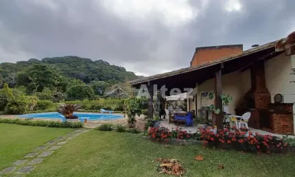 Chácara 11.700 m2, casa linear, 4 quartos, piscina, sauna, pomar, albuquerque, teresópolis