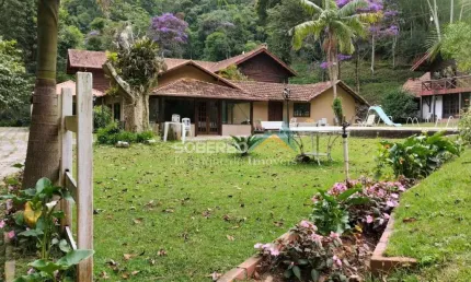 Sítio com 9 quartos sendo eles 7 Suítes, Piscina, Área Gourmet - Campanha, Teresópolis