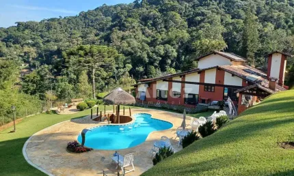 Chácara com 2 casas, área de lazer, piscina e 4000 m2, albuquerque, teresópolis, rj