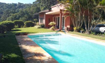 Casa em Teresópolis Golfe, com 3 Quartos, Piscina e Quintal
