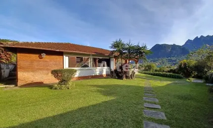 Casa Linear, 3 quartos +3 Anexos, Quintal, Piscina, Caxangá, Teresópolis