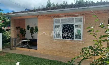Casa linear com 3 Quartos e Quintal, Barroso, Teresópolis, RJ