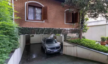 Venda de casa  em Santana, com 6 dormitórios , 2 suítes , 4 banheiros e 3 vagas de garagem.