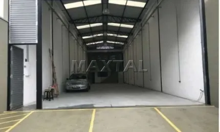 Galpão à venda na Região da Casa Verde, com 290m². Com 3 vagas na frente e portão automático.