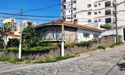 Casa à venda no Jardim São Paulo, 180 metros quadrados, 3 dormitórios e 4 vagas.