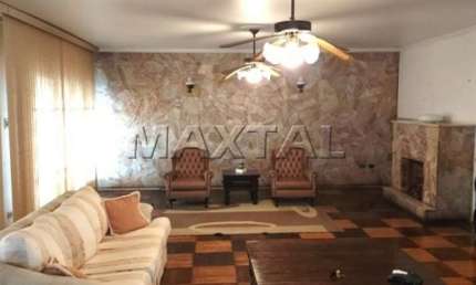 Sobrado À venda, Vila Aurora de 433 m², 3 dormitórios, 4 vagas e próximo a Academia Policia Militar.