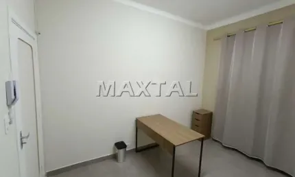 Sala comercial na região de Santana com 20², com 1 banheiro e 1 vaga rotativa.
