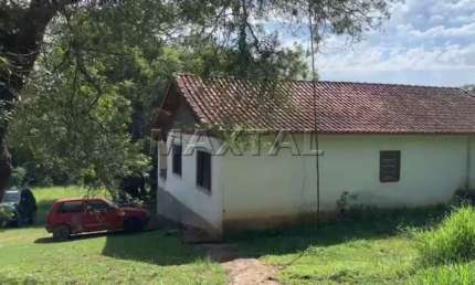 Sítio á venda em Ibiúna 4.9 alqueires. Com casa e uma área de muita natureza.