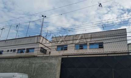 Galpão para locação no Parque Peruche, com 4 salas e 2 banheiros. Com 3600m² de área útil.