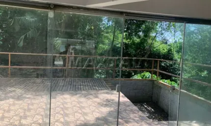 Casa em Condomínio com 3 dorms c/suítes, 5 vagas e quintal, Vila Irmãos Arnoni