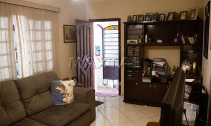 Casa à venda na Vila Irmãos Arnoni, de 3 dormitórios, 1 suíte e 2 vagas de garagem.