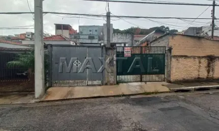 Terreno plano à venda de 241m², com sobrado no local a uma quadra da Avenida Imirim.
