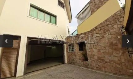Sobrado no bairro Jardim França, mobiliado, 4 dormitórios, 3 suítes e 7 vagas.