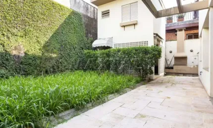 Casa à venda no Jardim São Bento, com 442m², 4 dormitórios, 1 suíte, 2 salas e 10 vagas.