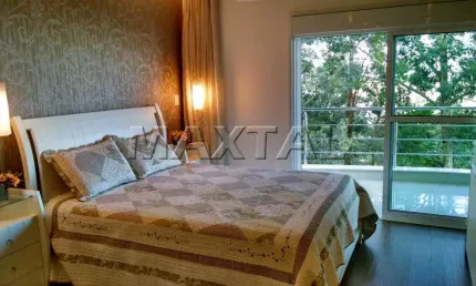 Casa 6 dormitórios, sendo 3 suítes, área gourmet, 16 vagas de garagem e 810m² na Região do Tremembe.
