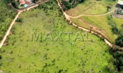 Terreno de 14.022m², área mista para condomínios ou galpão industrial em Atibaia.
