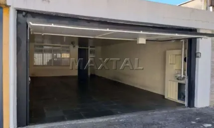 Sobrado de 340m², 3 suítes, 5 banheiros, 4 vagas cobertas na região da vila mazzei.