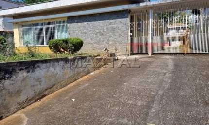 Casa térrea ampla de 193m², 3 suítes,10 vagas, próximo ao parque Horto Florestal.