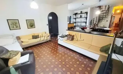 Sobrado de 217m², 3 suítes, 1 banheiro social, 2 vagas de garagem na Casa Verde.