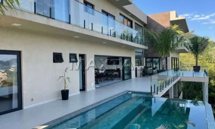 Casa a Venda  Com 750m²,Em Ilhabela  com 10 Dormitórios, sendo 10 Suítes.