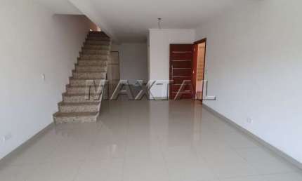 Sobrado à venda. Com 150m², 3 dormitórios, 4 vagas garagem, pronta para morar.
