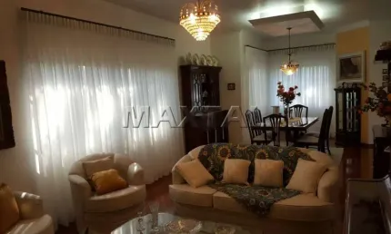 Casa para locação com  4 suítes , 6  banheiros ,4 vagas cobertas e 6 descobertas na Vila Albertina.
