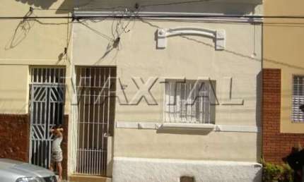 Casa térrea com 100 m², próxima a estação Tiradentes, com 1 dormitório, sala, cozinha e sem vaga .