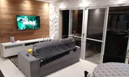 Apartamento seminovo  e mobiliado, com 3 dormitórios, 2 suítes, 2 vagas fixas individuais e lazer.