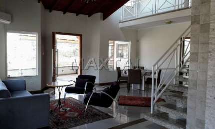 Sobrado 300m², com 4 dormitórios, 2 suítes, closet, hidro massagem, e 4 vagas - Jardim Tremembé