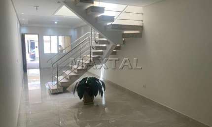 Sobrado no Parque Peruche com 155m², 3 Dormitórios, 3 suíte, 4 banheiros e 2 vagas.
