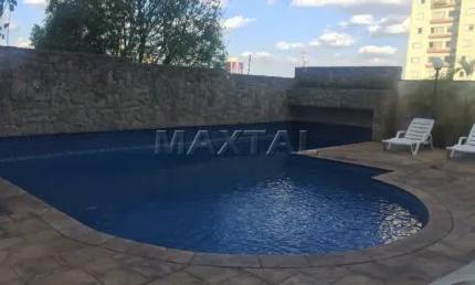 Apartamento à venda com 3 dormitórios, sendo 1 suíte, sacada e 2 vagas de garagem.