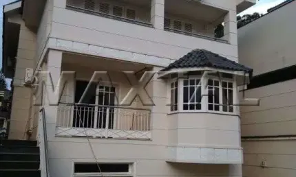 Sobrado  à venda de 900m², com 4 dormitórios, 2 salas e 6 vagas, no Tremembé.
