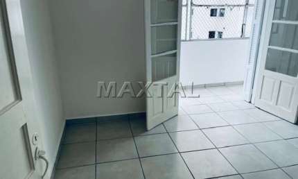 Apartamento à venda, de 69m², com 2 dormitórios, sem elevador e sem garagem. Em Santana.