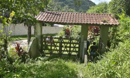 Sitio com 65.000 m² em Embu Guaçu, com 95% da mata natural preservada.