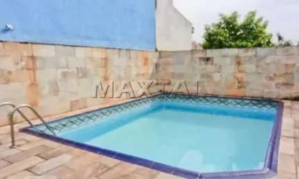 Casa à venda de de 350m² com 6 dormitórios, 3 vagas e 2 salas com piscina, na água fria.
