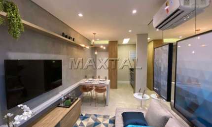 Apartamento 44M², dois dormitórios, um banheiro, sala de estar, varanda com lavanderia e uma vaga.