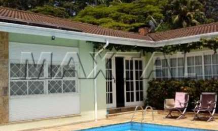 Casa de alto padrão mobiliada, com 3 quartos, suíte, closet, piscina e lazer, no Horto Florestal.