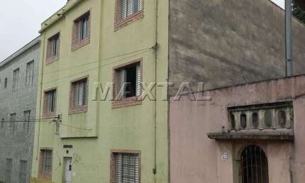 Prédio Residencial com 6 Apartamentos, em Santana a poucas quadras do Metrô.