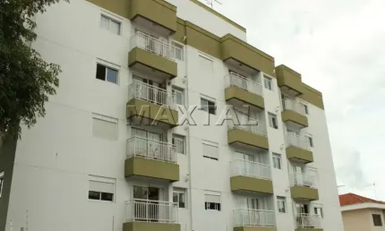 Apartamento à venda na parada inglesa, com  2 dormitórios, sala e 1 vaga de garagem.