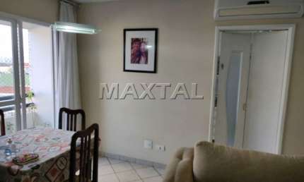 Apartamento reformado à venda no Mandaqui, com 2 dormitórios, ar condicionado  instalado e 1 vaga.