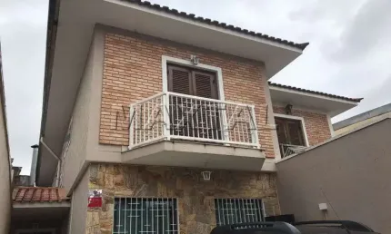 Sobrado à venda na Vila Nova Mazzei, de 170m², 3 suítes, garagem, sala e churrasqueira.