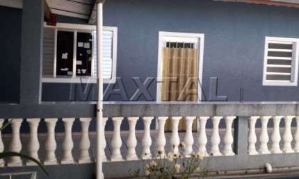 Sobrado à venda em Guarulhos de 175m², com 5 quartos, 1 suite e vaga de garagem.