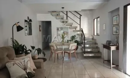 Sobrado no Tremembé com 130m², com 4 Dormitórios, 3 Banheiros (1 Suíte) e 2 Vagas.
